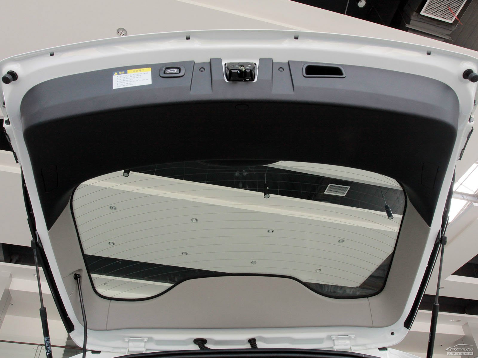 納智捷大7 SUV空間高清大圖