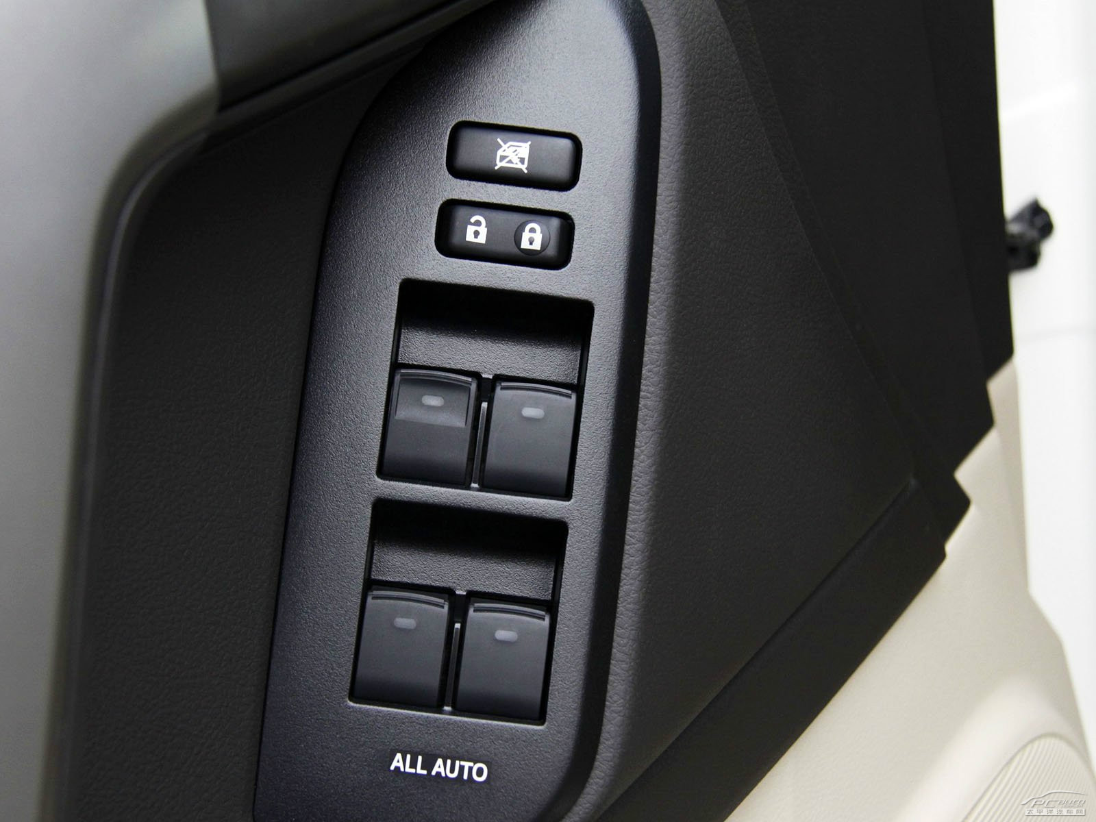 普拉多(進(jìn)口)內(nèi)飾高清大圖