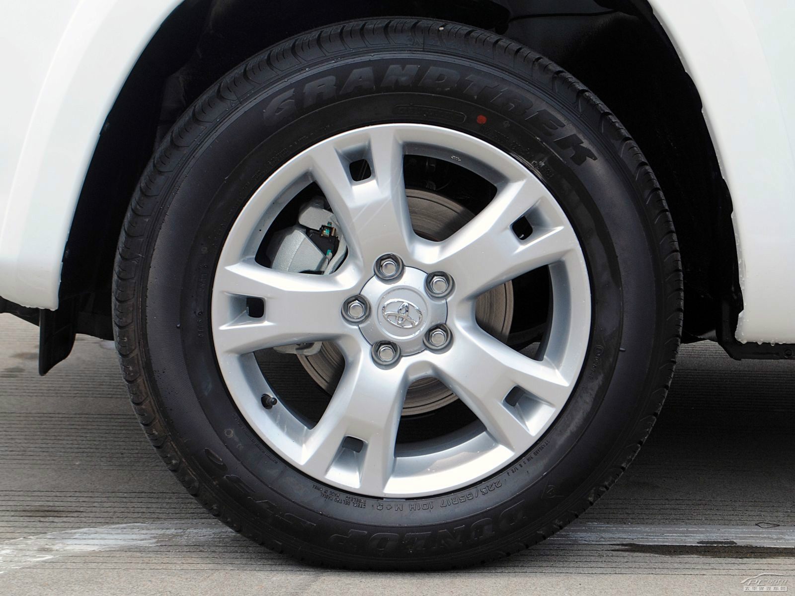 RAV4榮放外觀高清大圖
