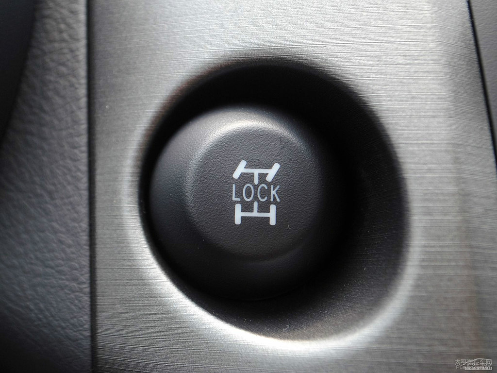 超級白RAV4榮放內(nèi)飾圖片