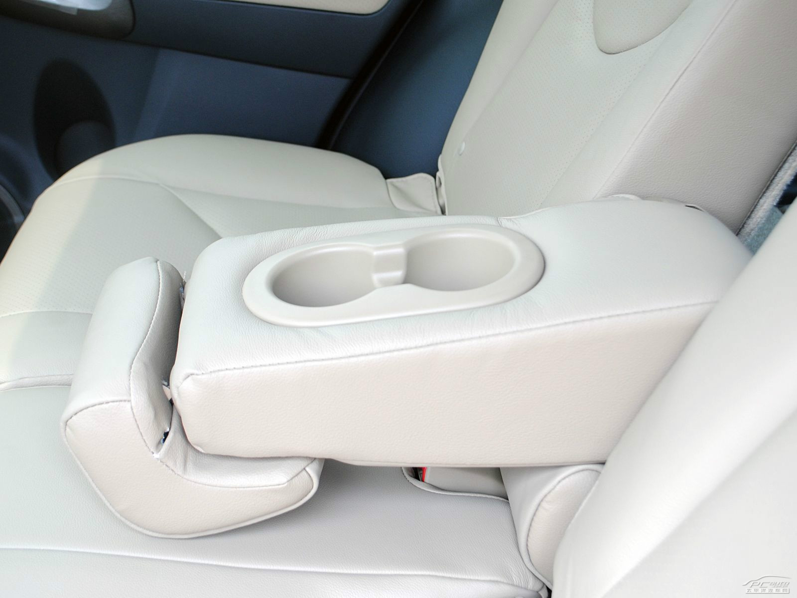 RAV4榮放空間高清大圖