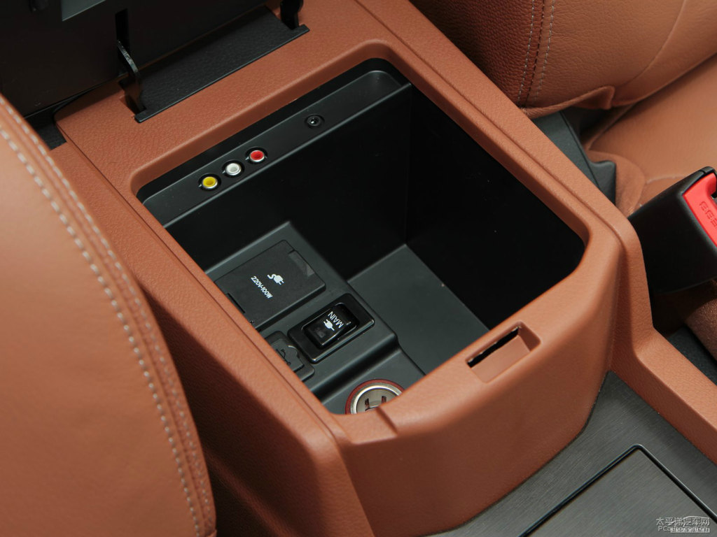 ɰy{ǽݴ7 SUV(ni)DƬ