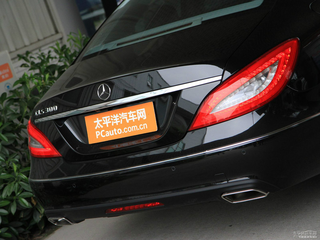 黑色奔馳CLS級(jí)車尾外觀圖片