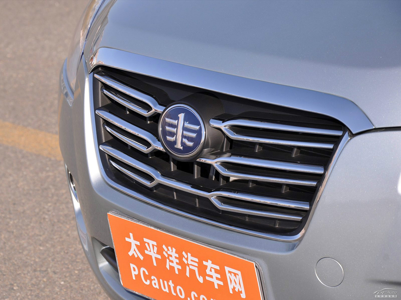 奔騰B50外觀高清大圖