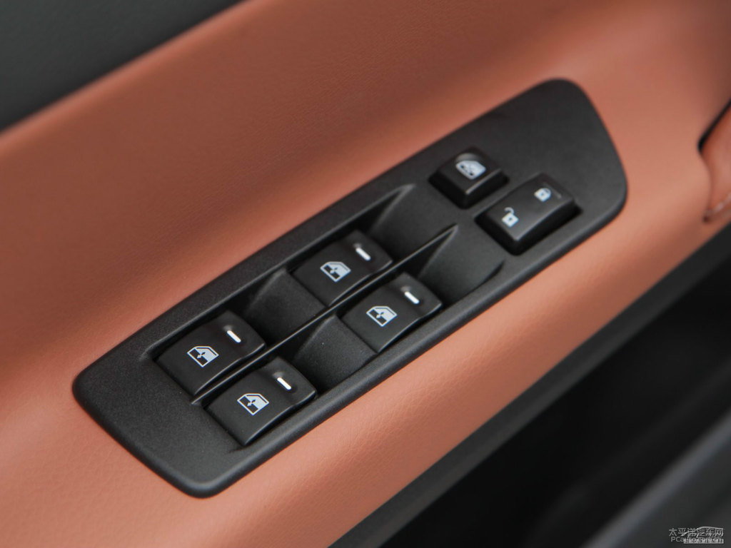 ɰy{ǽݴ7 SUV(ni)DƬ