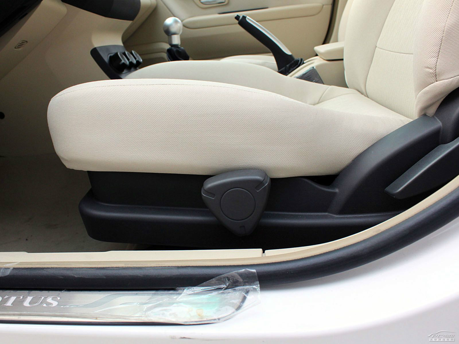 蓮花L5內(nèi)飾高清大圖