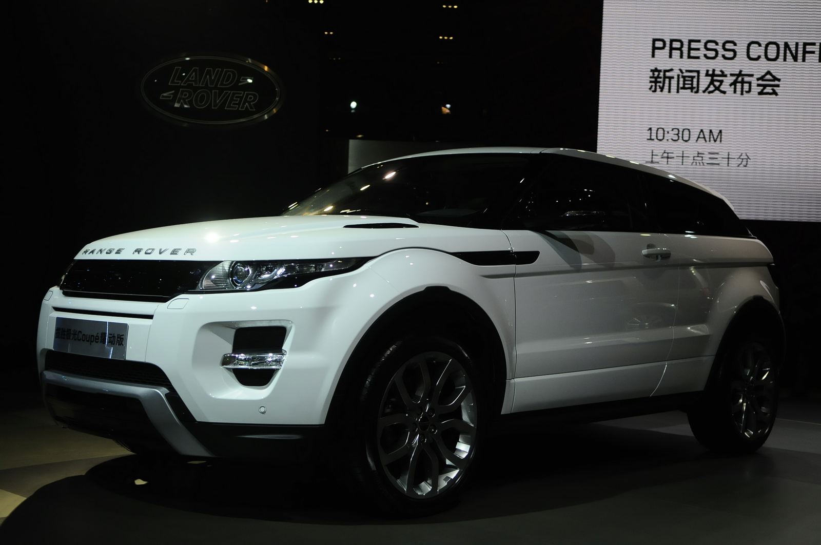 攬勝極光(進口)車展高清大圖