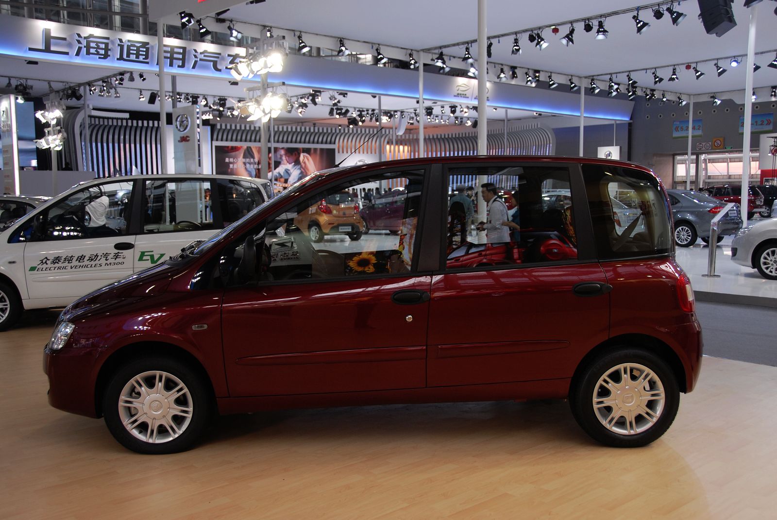 眾泰M300車展高清大圖