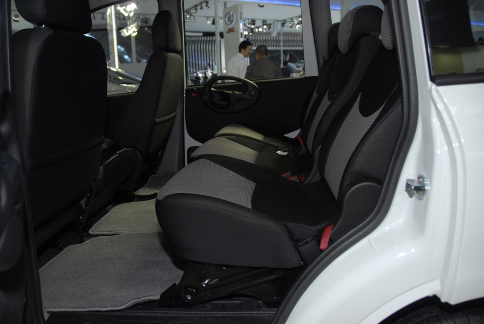 眾泰M300車展高清大圖