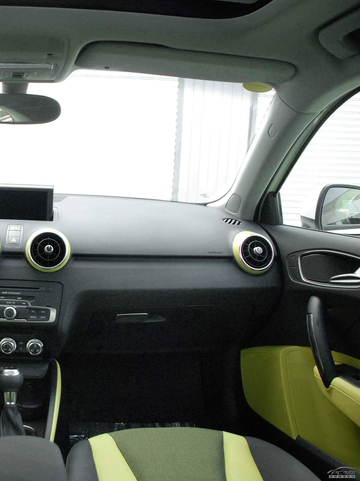 奧迪A1內(nèi)飾高清大圖