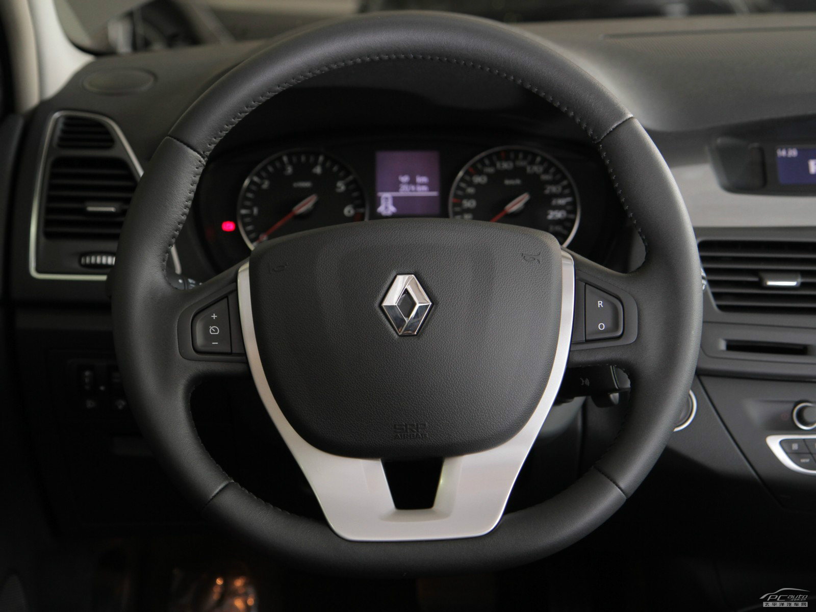 拉古那內(nèi)飾高清大圖