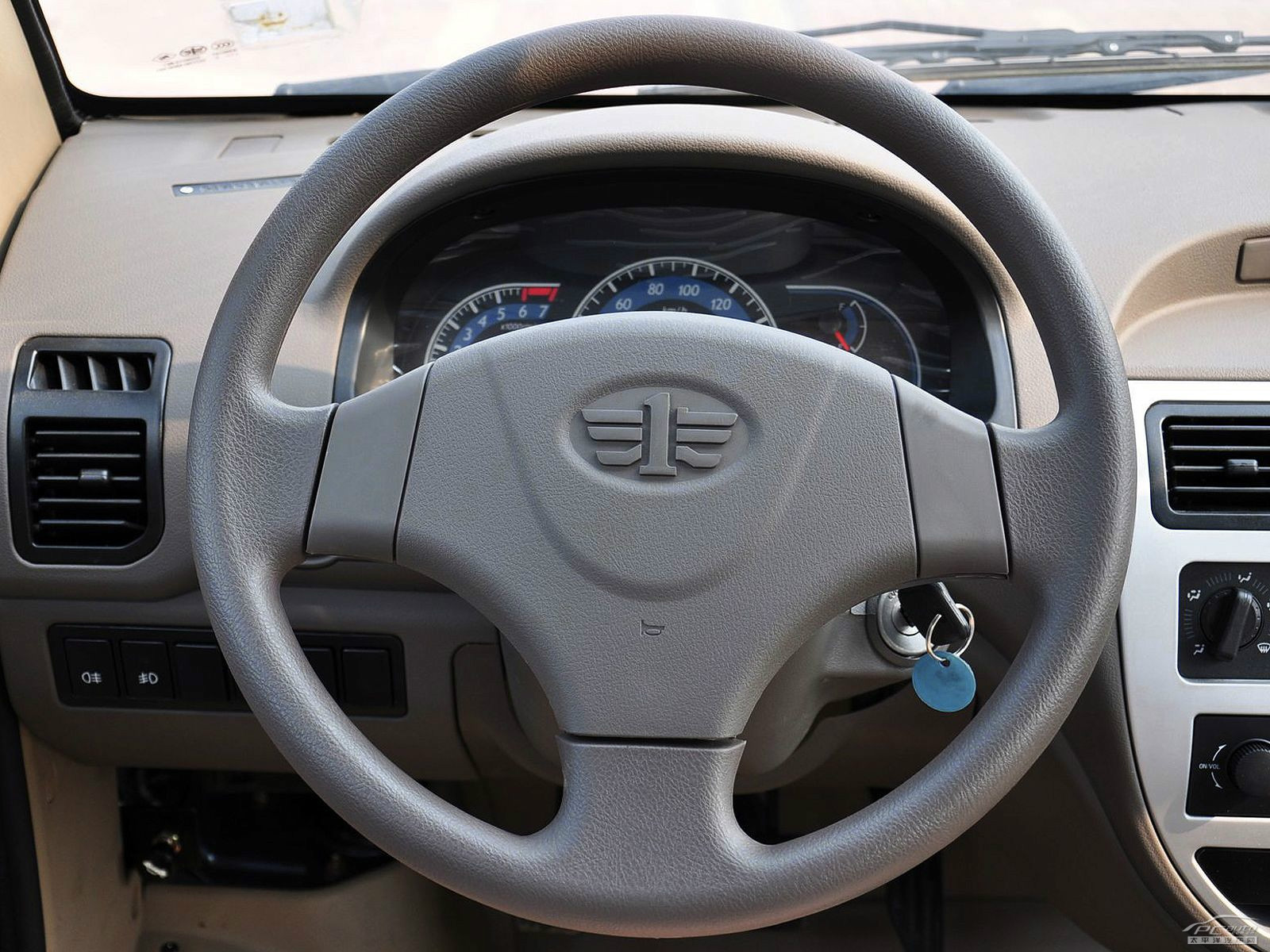 佳寶V70內飾高清大圖