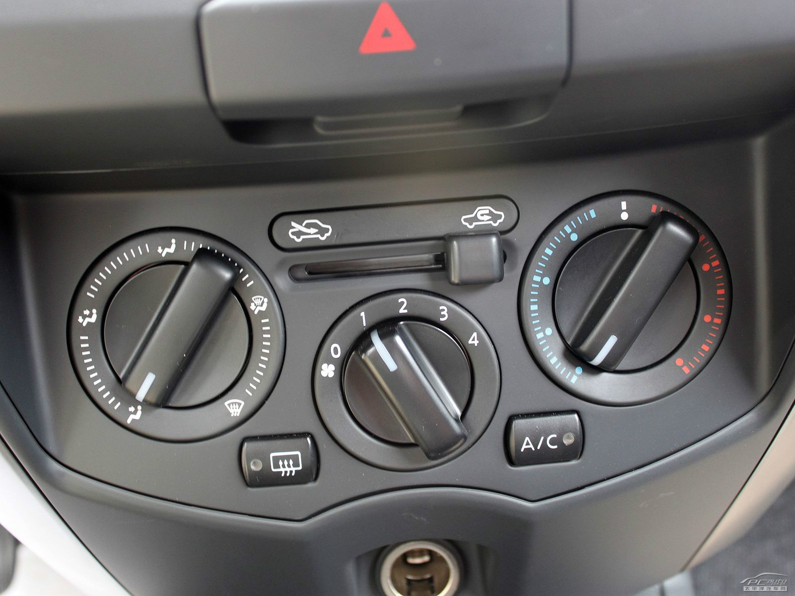 驪威內(nèi)飾高清大圖