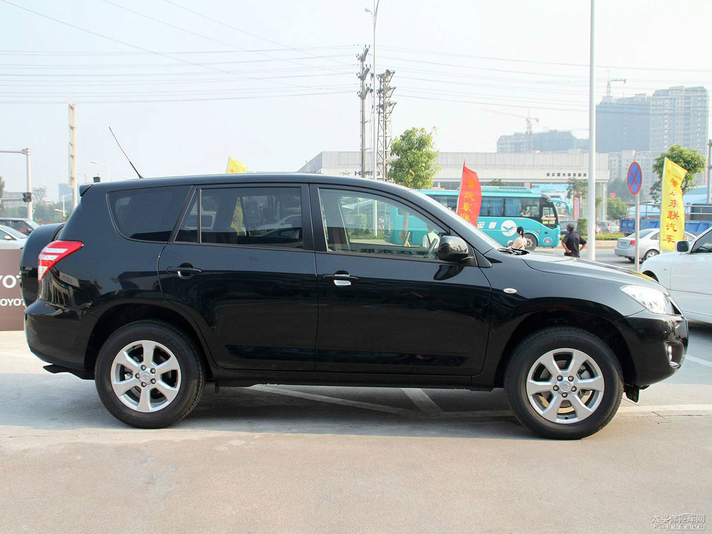 黑云母色RAV4榮放外觀圖片