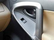 2011款 2.0L AT 四驅版 2011款 2.0L AT 四驅版