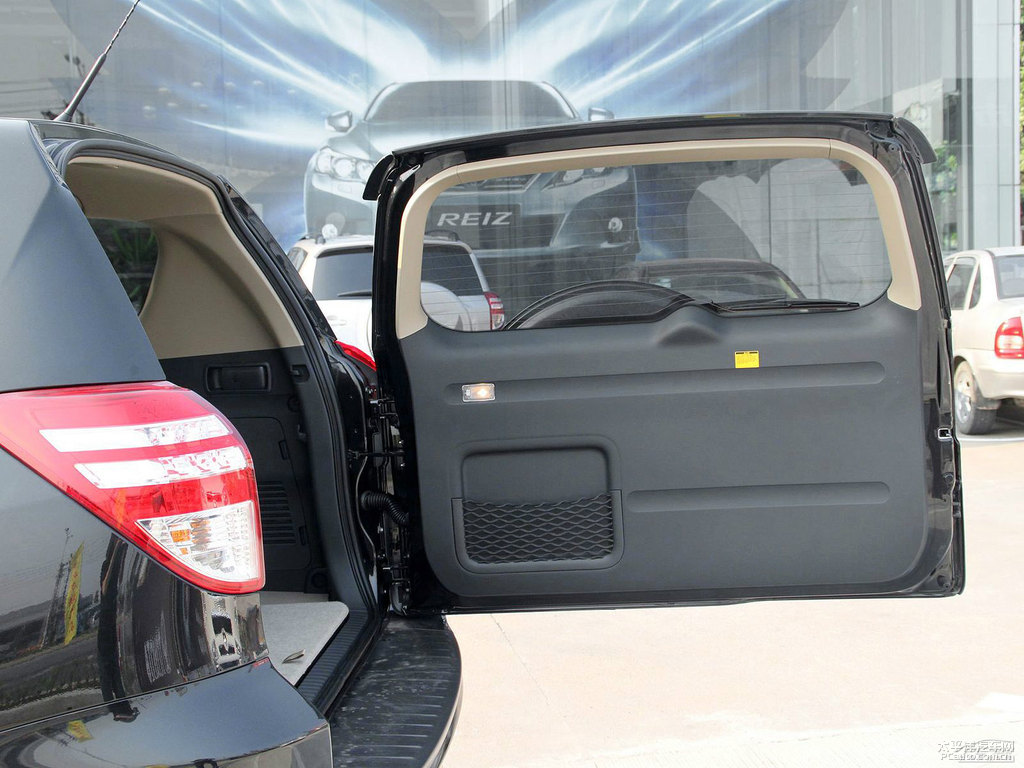 黑云母色RAV4榮放內(nèi)飾圖片