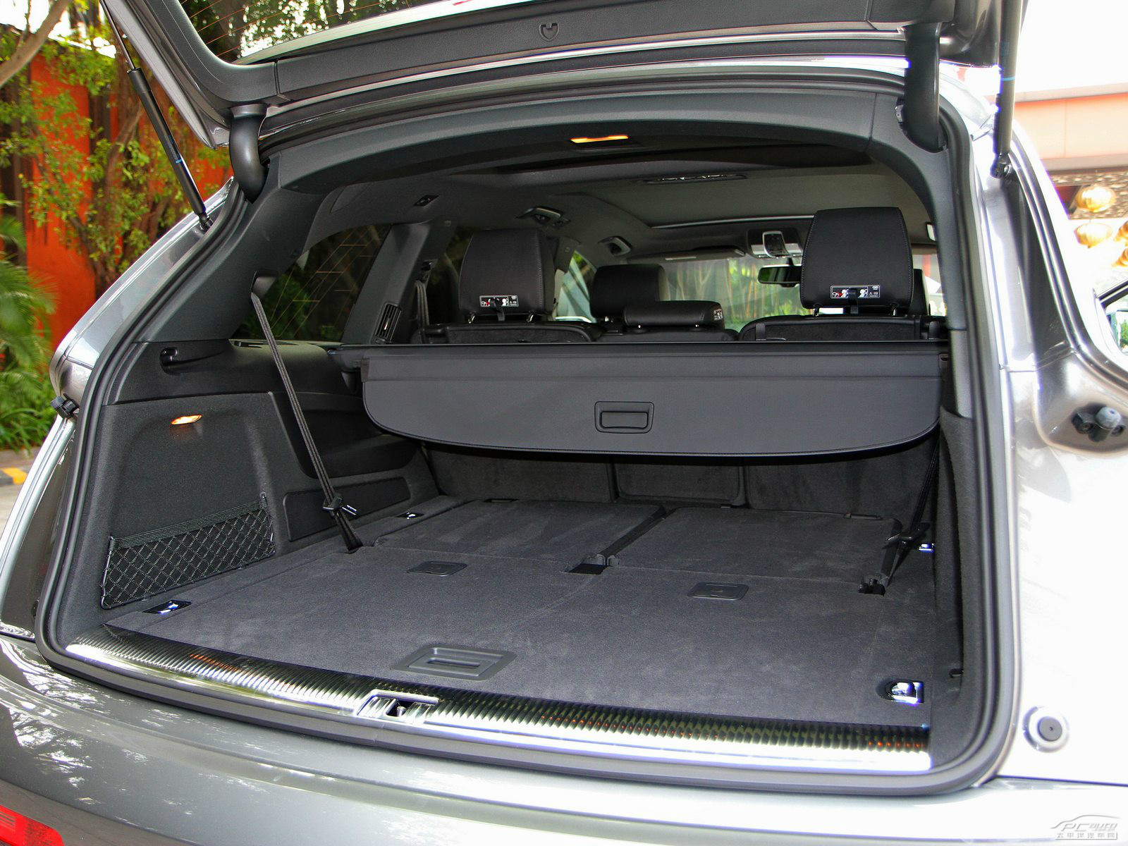 奧迪Q7空間高清大圖