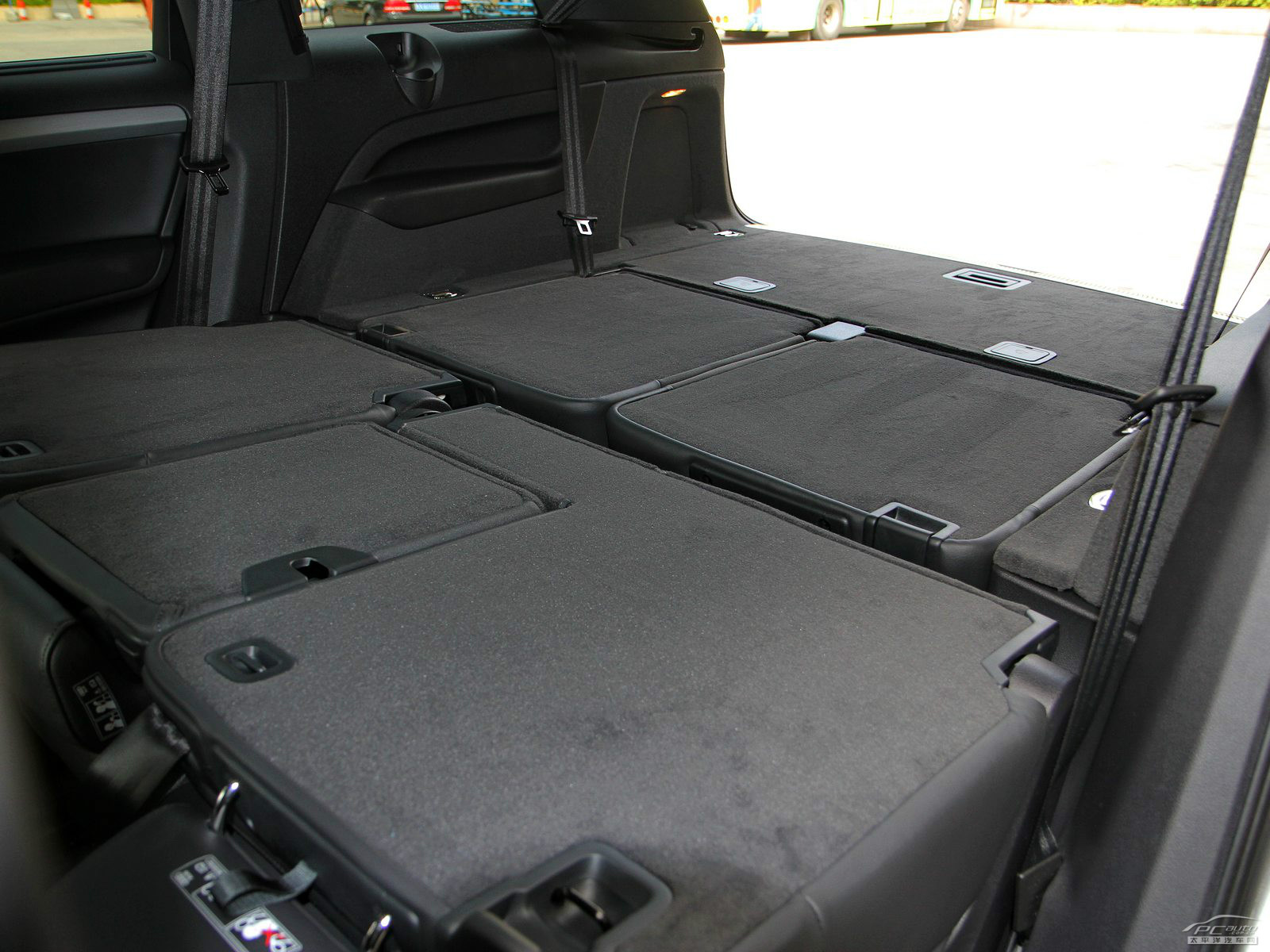 奧迪Q7空間高清大圖