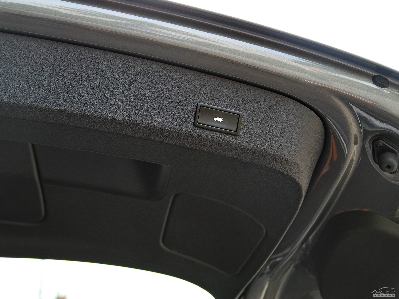 奧迪Q7空間高清大圖