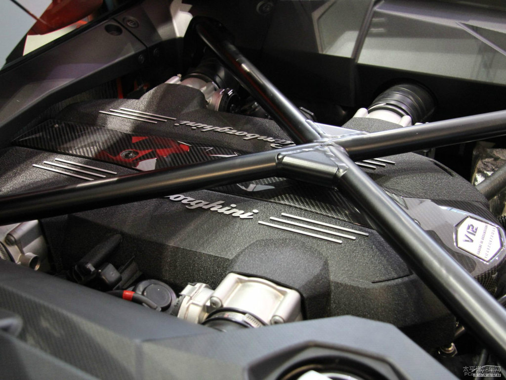 橙色Aventador發(fā)動機(jī)其它細(xì)節(jié)圖片