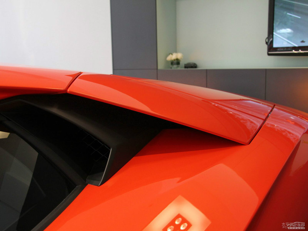 ɫAventador܇^DƬ