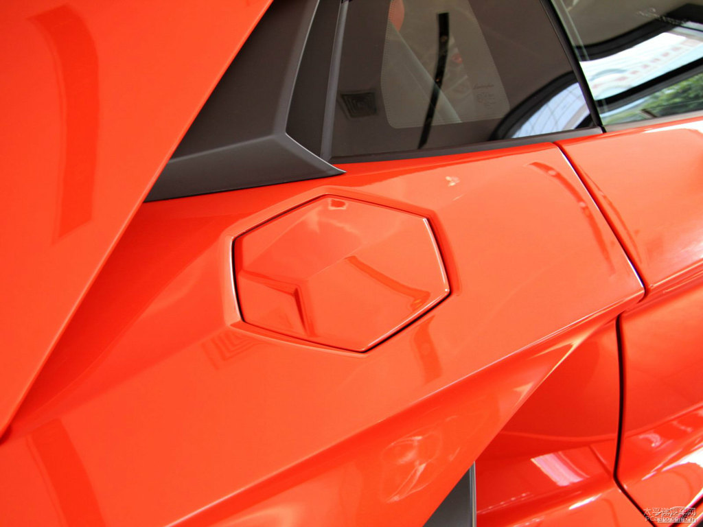 ɫAventador܇^DƬ
