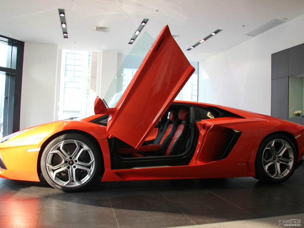 ɫAventador܇^DƬ