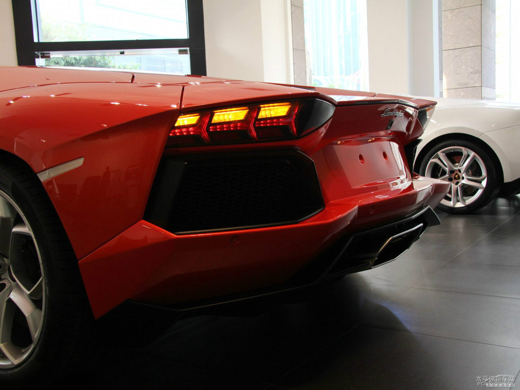 ɫAventador܇β^DƬ