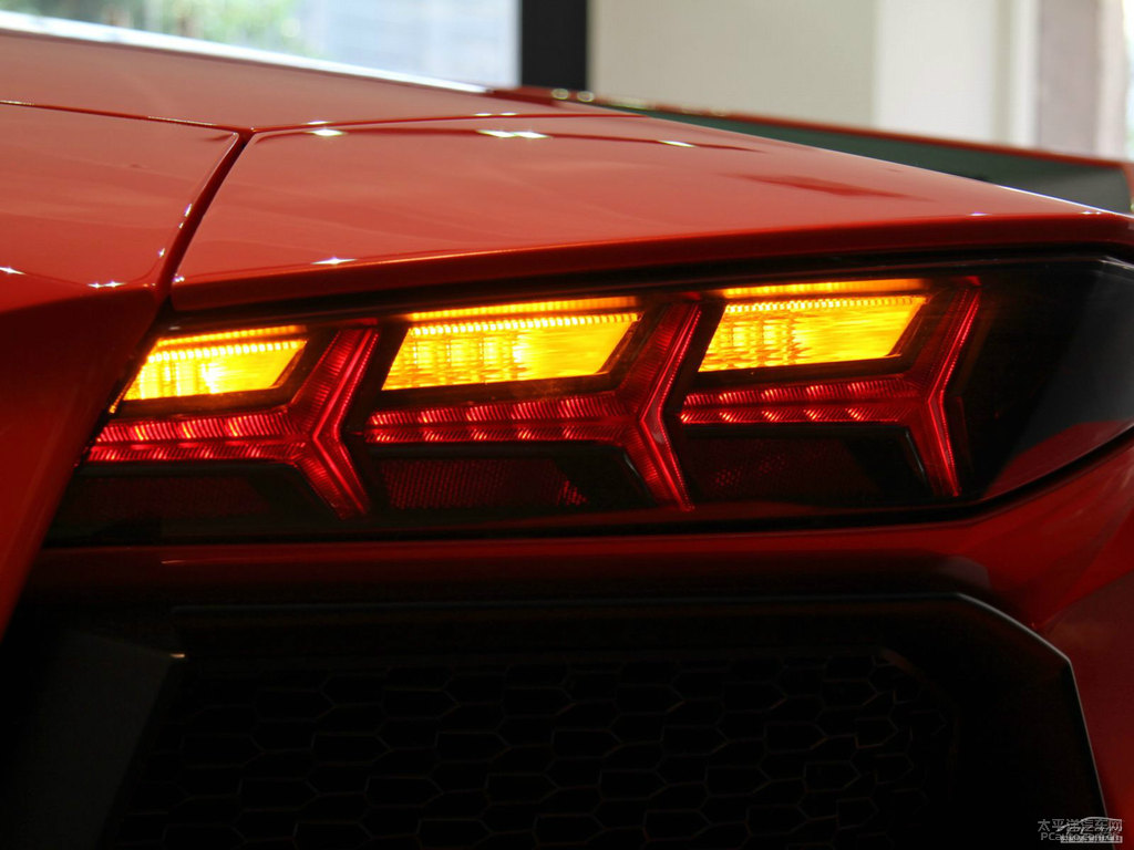 ɫAventador܇β^DƬ