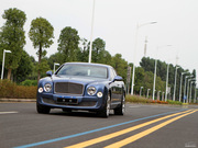 2011款 6.8T 尊貴版 2011款 6.8T 尊貴版