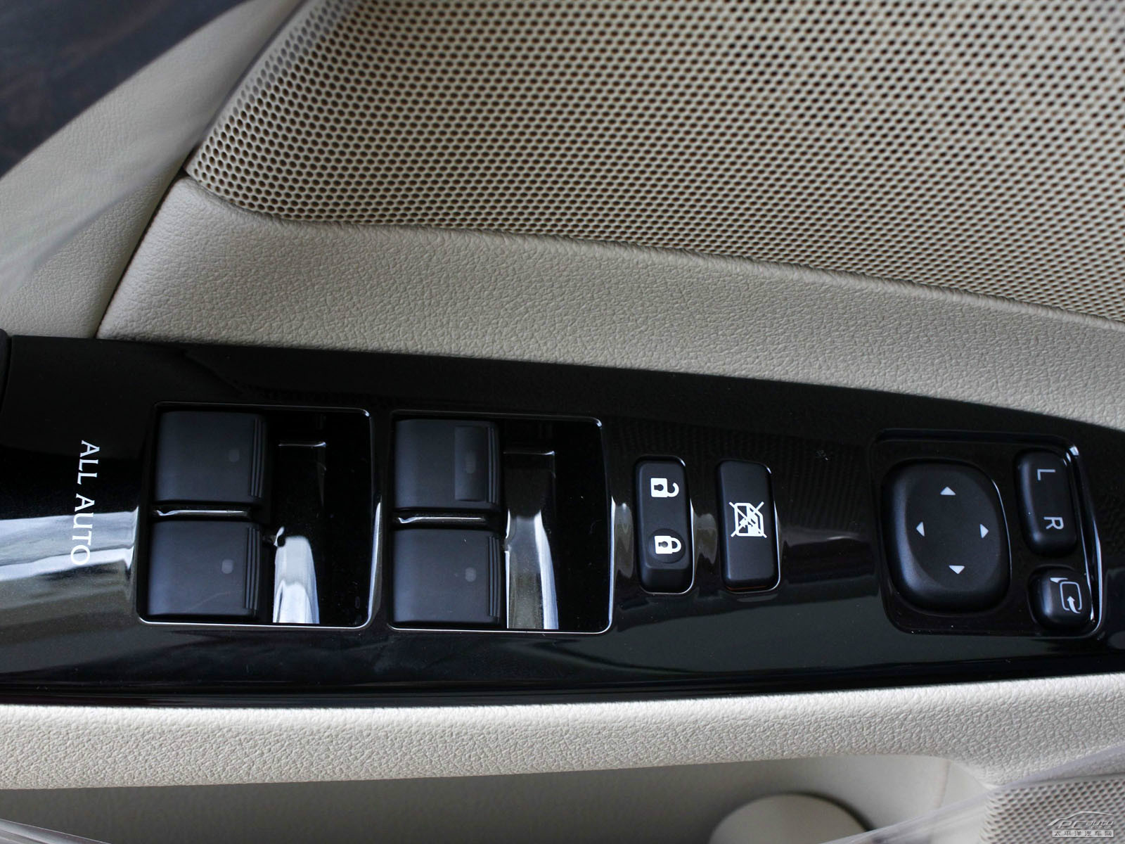 雷克薩斯IS內(nèi)飾高清大圖