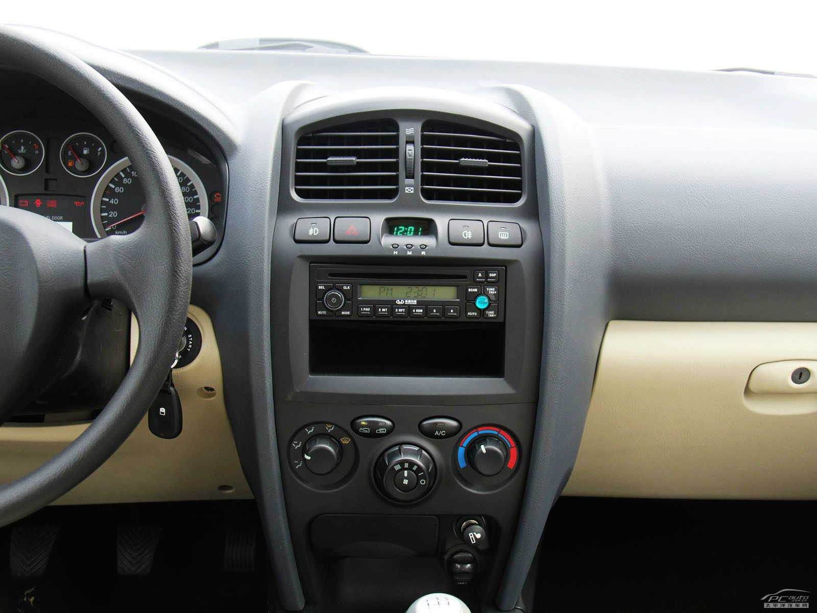 圣達(dá)菲C9內(nèi)飾高清大圖