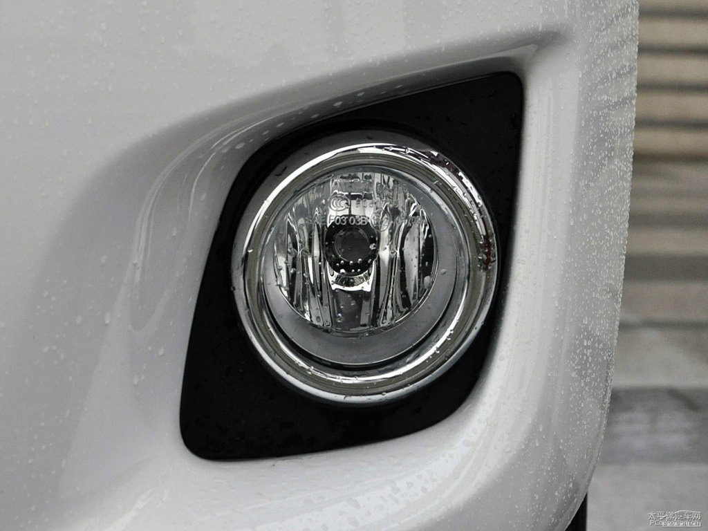 超級白RAV4榮放外觀圖片