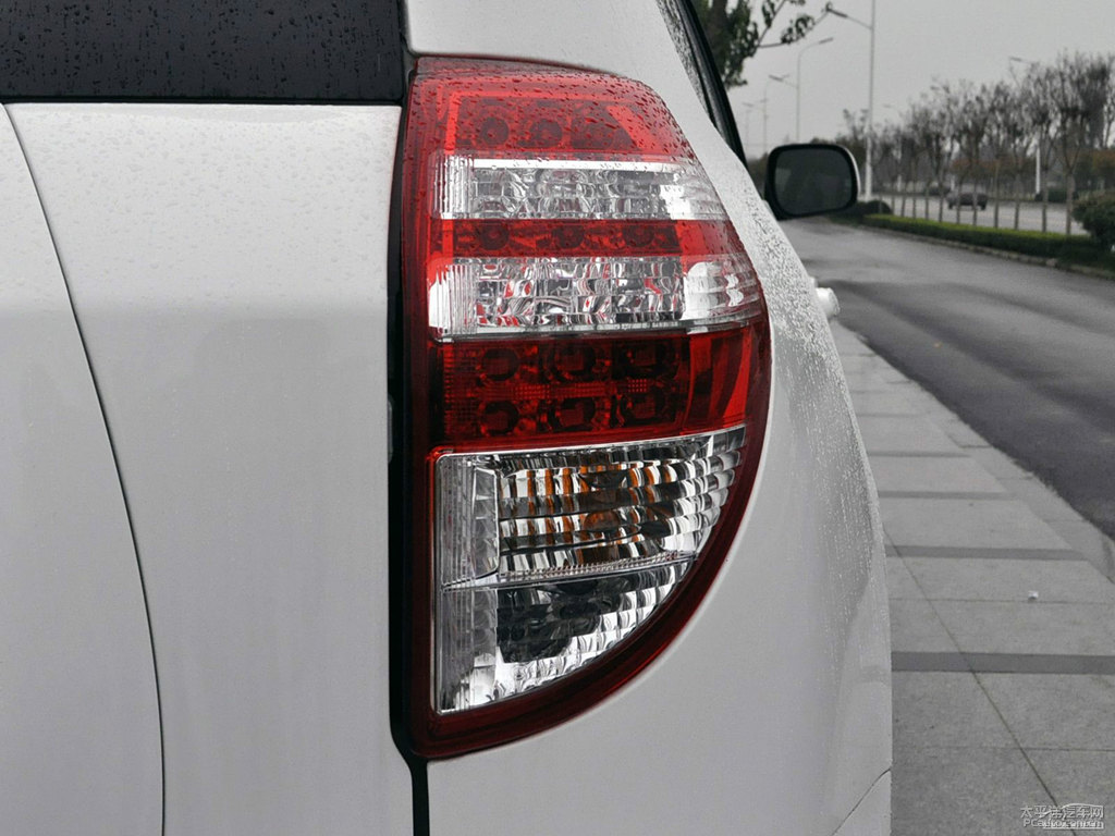 超級白RAV4榮放外觀圖片