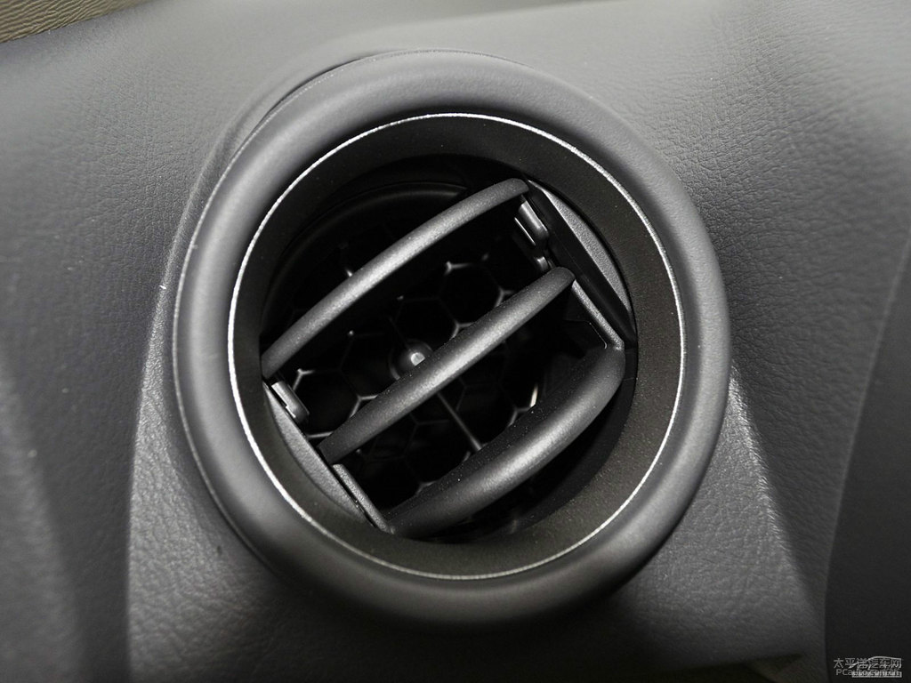 超級白RAV4榮放內(nèi)飾圖片