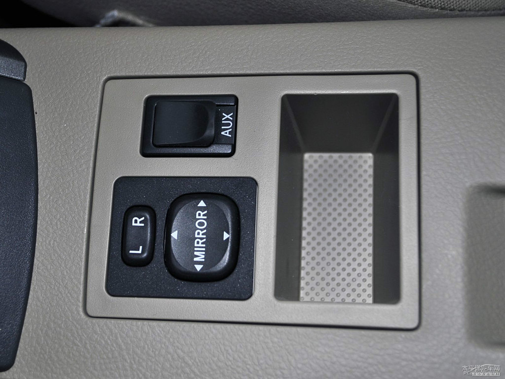 超級白RAV4榮放內(nèi)飾圖片