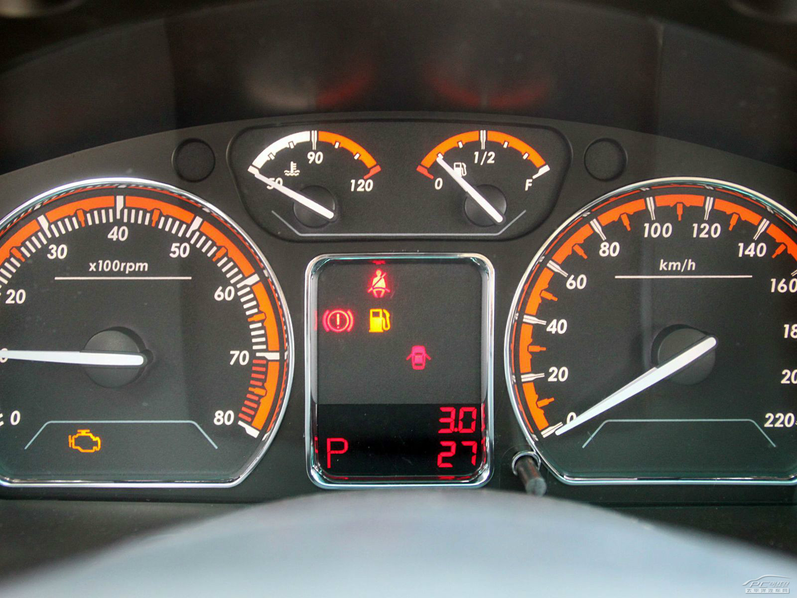 蓮花L5內(nèi)飾高清大圖