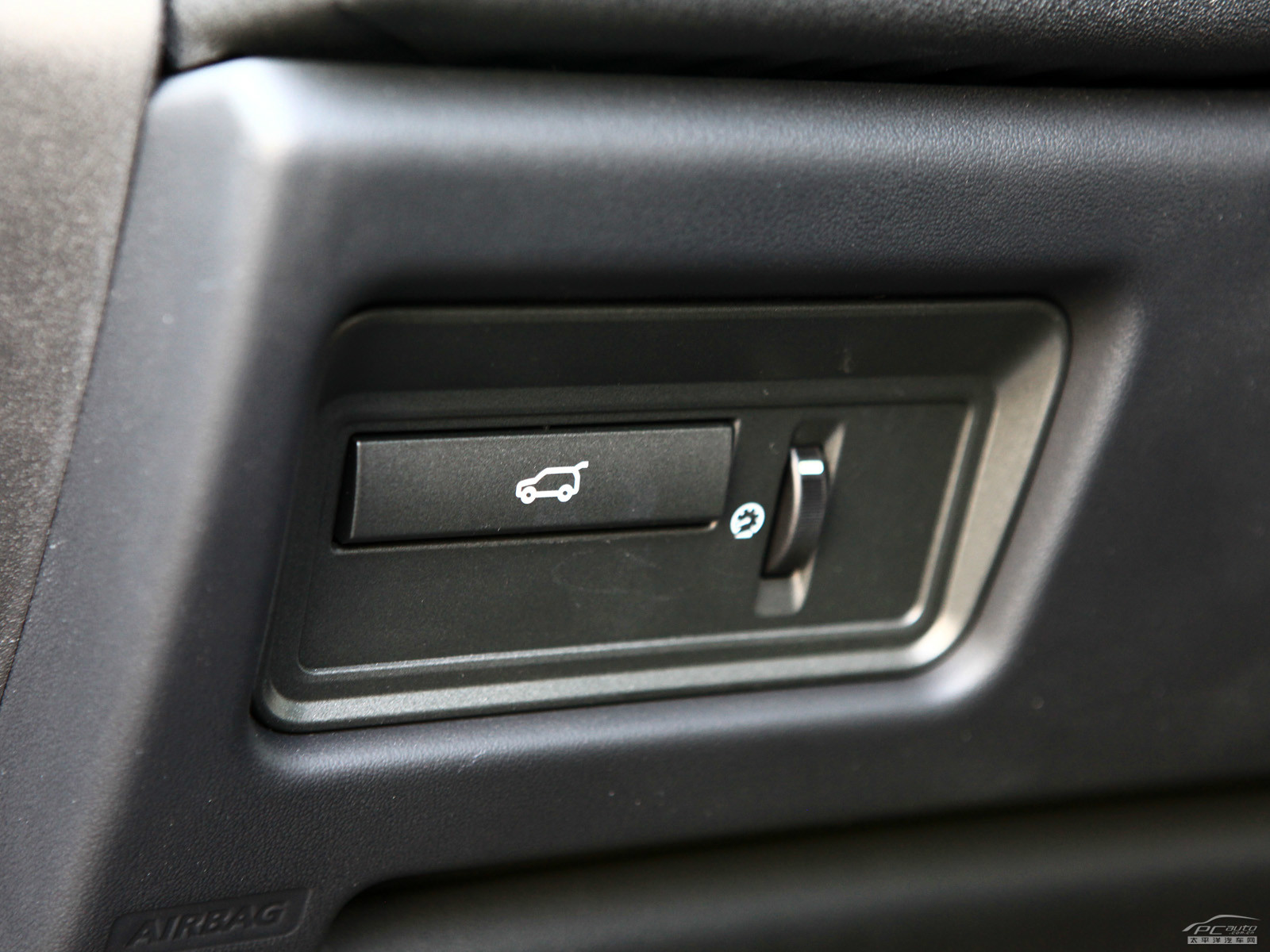 攬勝極光(進(jìn)口)內(nèi)飾高清大圖