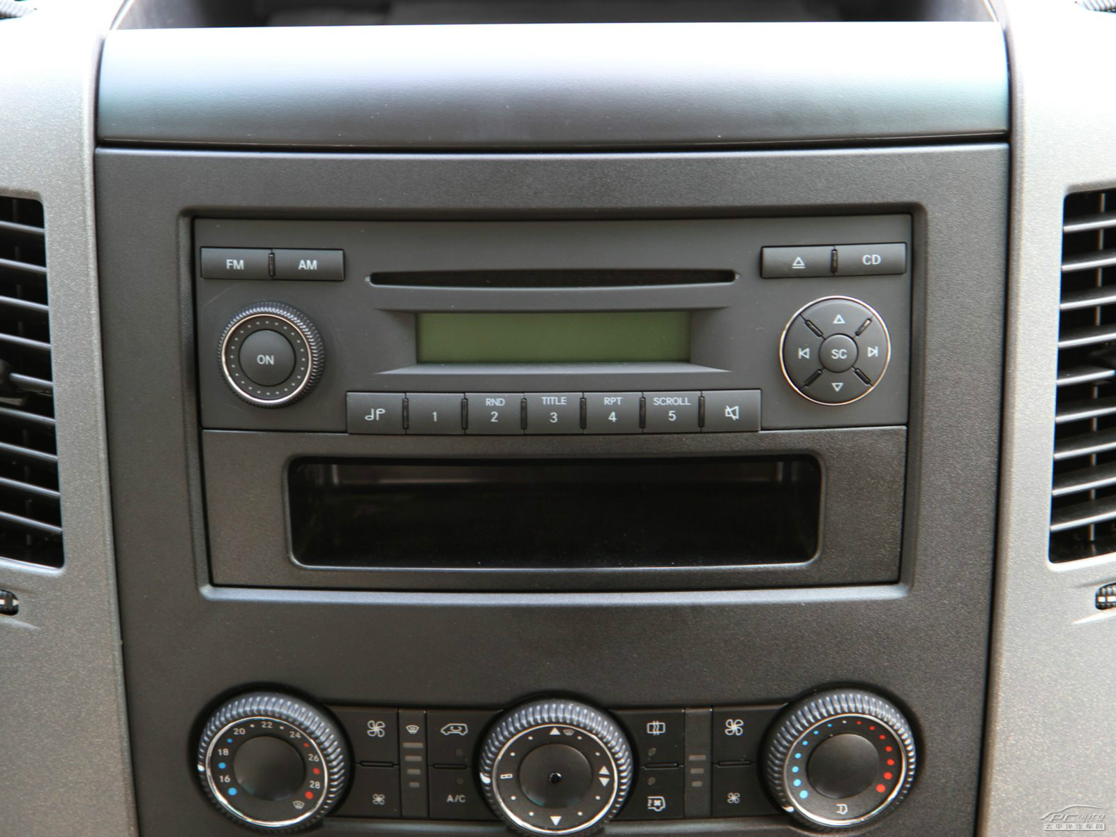 凌特內(nèi)飾高清大圖