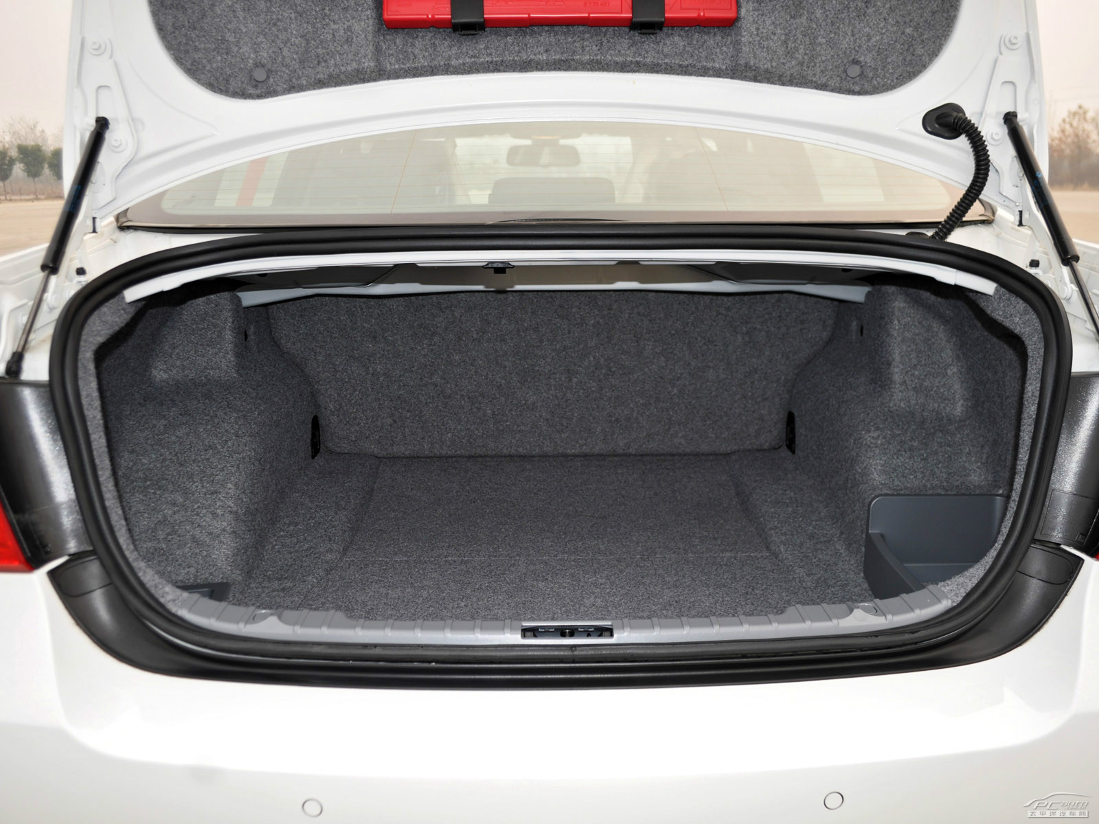 寶馬3系空間高清大圖