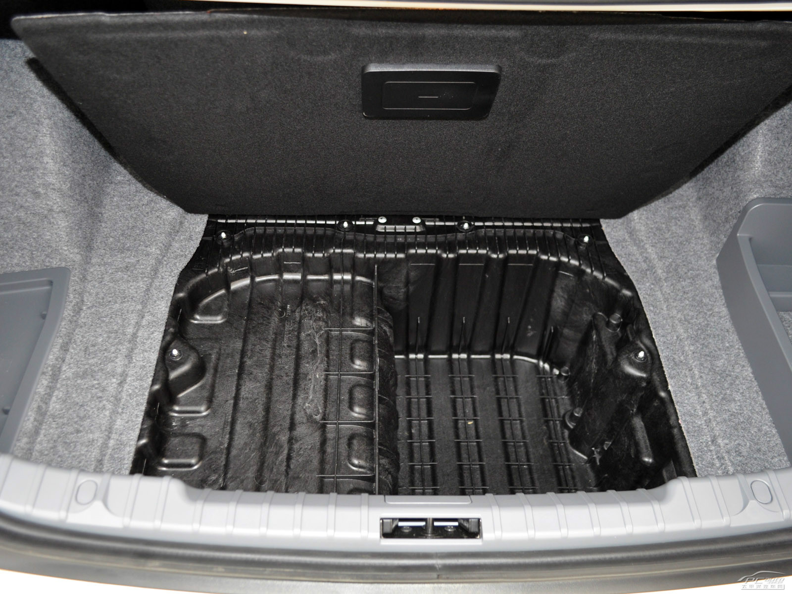 寶馬3系空間高清大圖