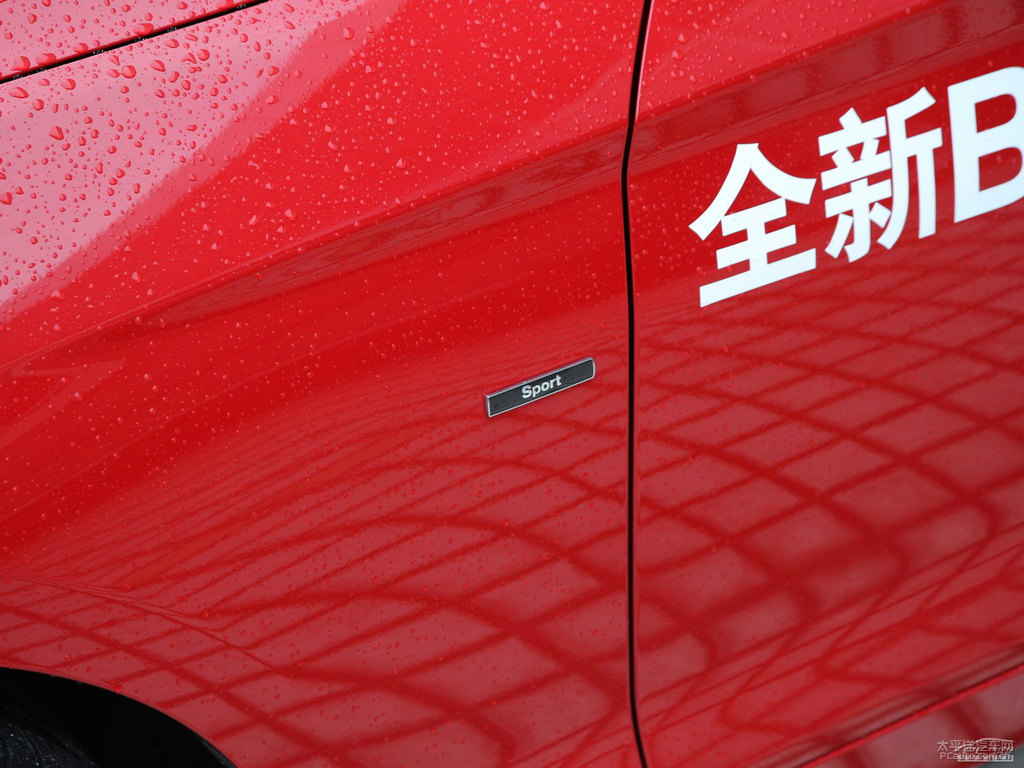 緋紅色寶馬1系(進(jìn)口)車身外觀圖片