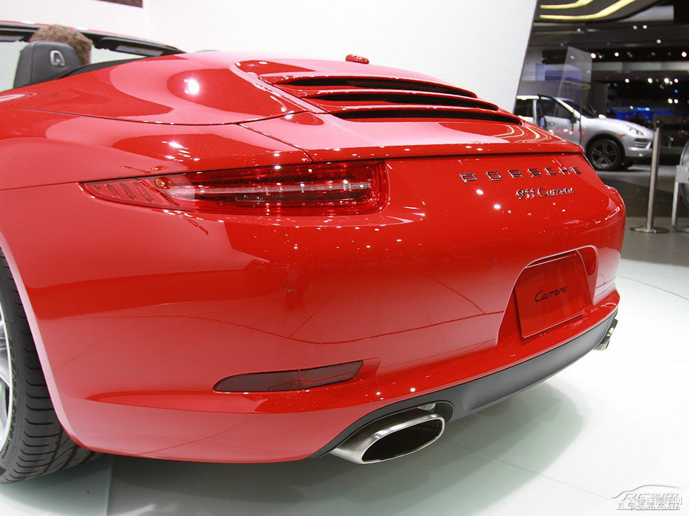 衛(wèi)紅保時捷911車尾外觀圖片