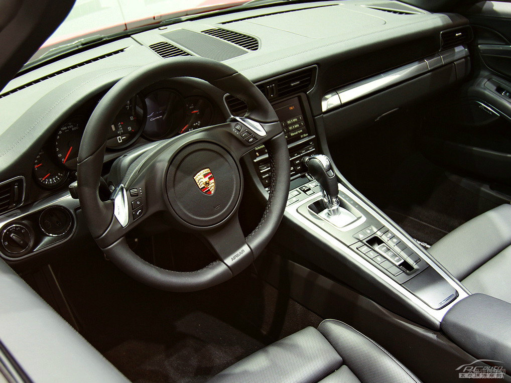 衛(wèi)紅保時捷911中控內(nèi)飾圖片