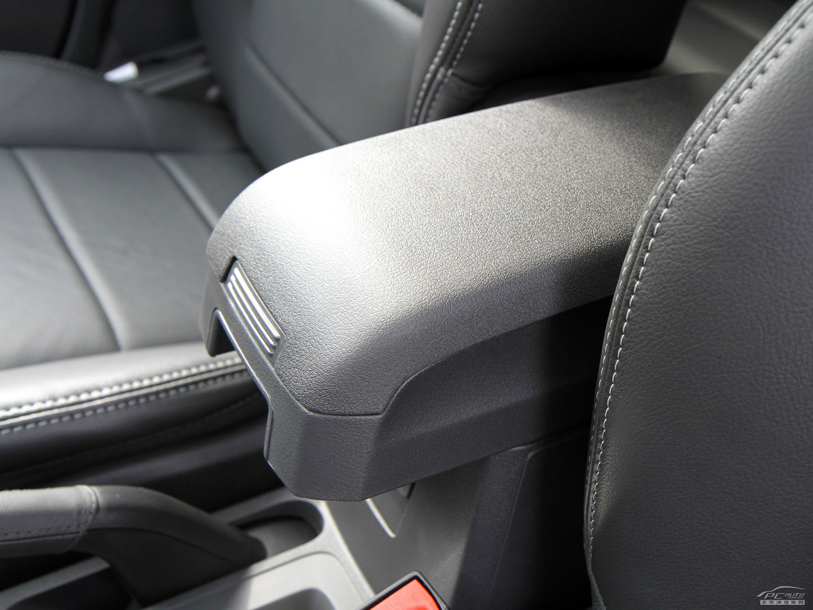 指南者(進口)內(nèi)飾高清大圖