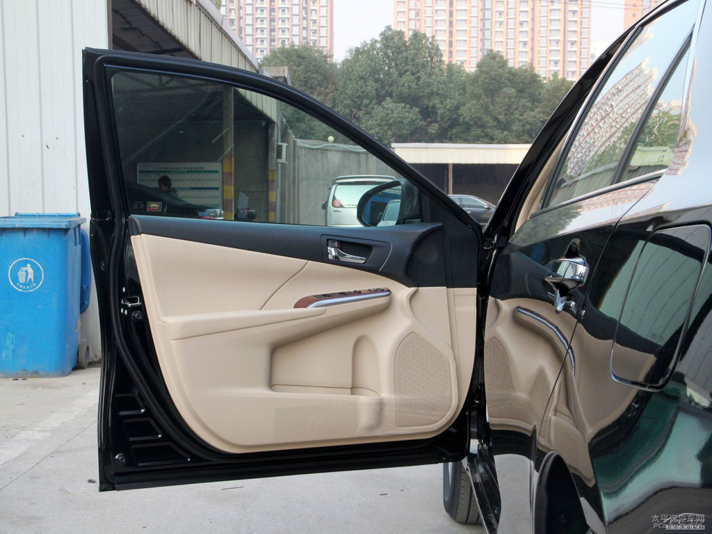 炫晶黑凱美瑞車廂內(nèi)飾圖片