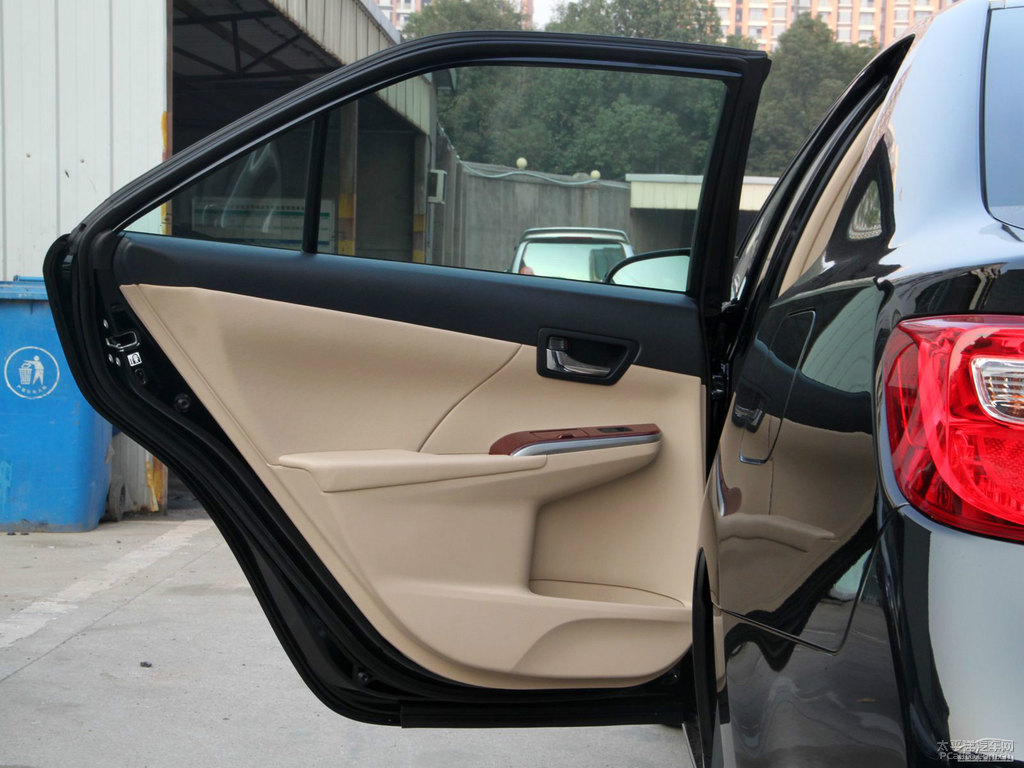 炫晶黑凱美瑞車廂內(nèi)飾圖片