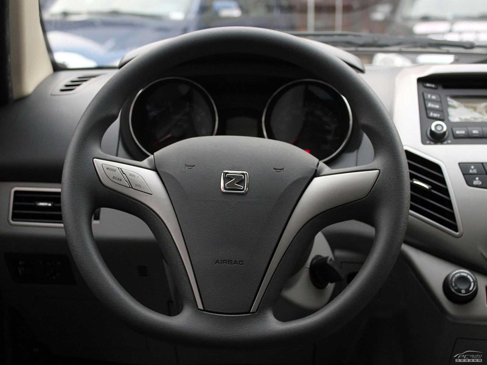 眾泰Z200HB內飾高清大圖