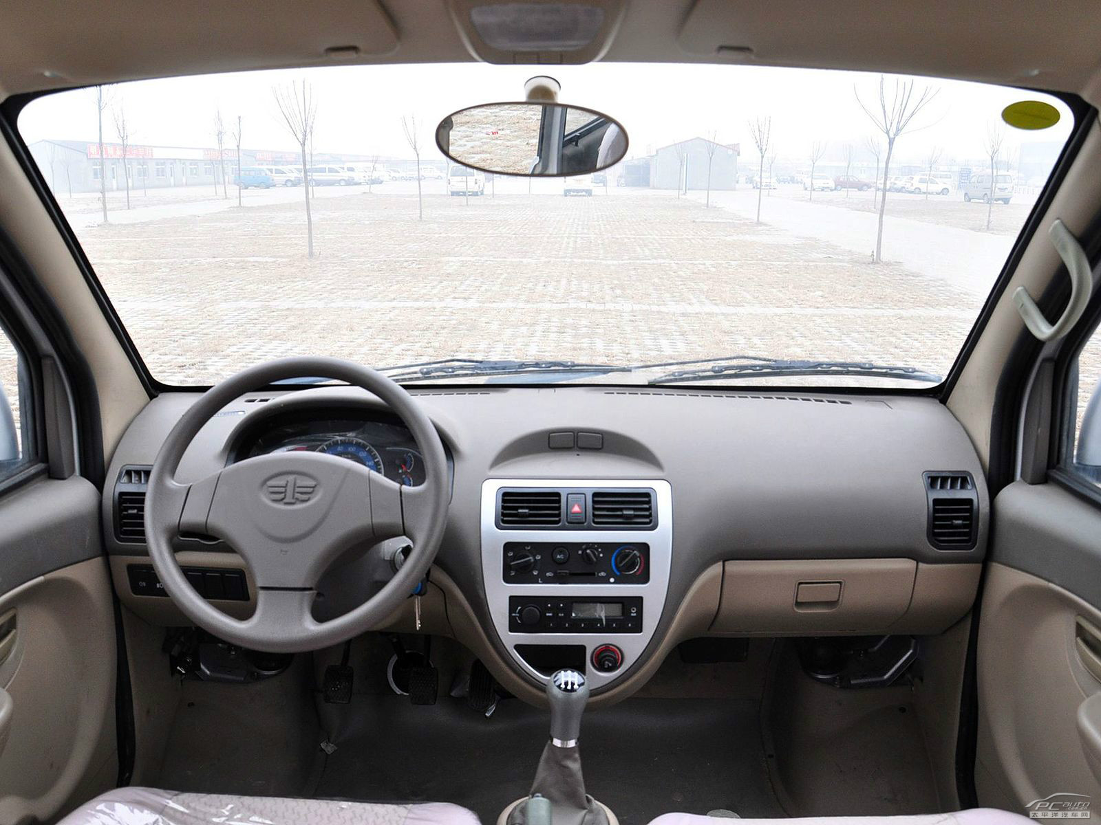 佳寶V70內飾高清大圖