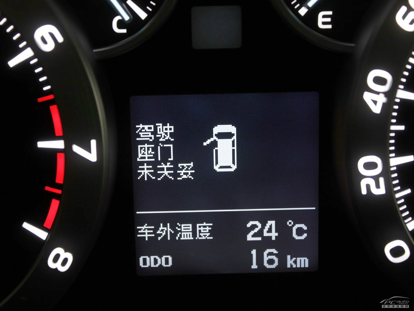 埃爾法內(nèi)飾高清大圖